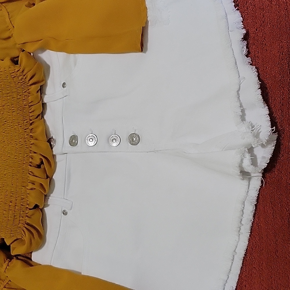 NWOT. White shorts.